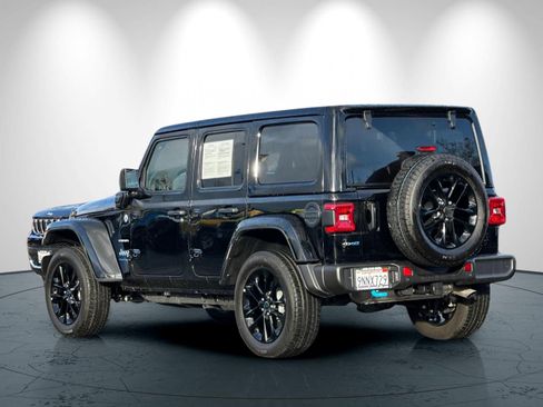 Used 2024 Jeep Wrangler Unlimited Sahara w/ Technology Group AWD/4WD image 6