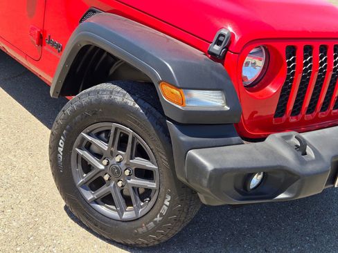 Used 2024 Jeep Wrangler Unlimited Sport AWD/4WD image 2