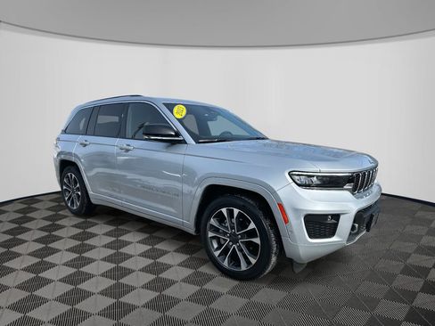 Used 2023 Jeep Grand Cherokee Overland w/ Luxury Tech Group IV image 3