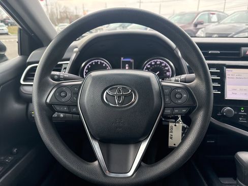 Used 2018 Toyota Camry LE image 20