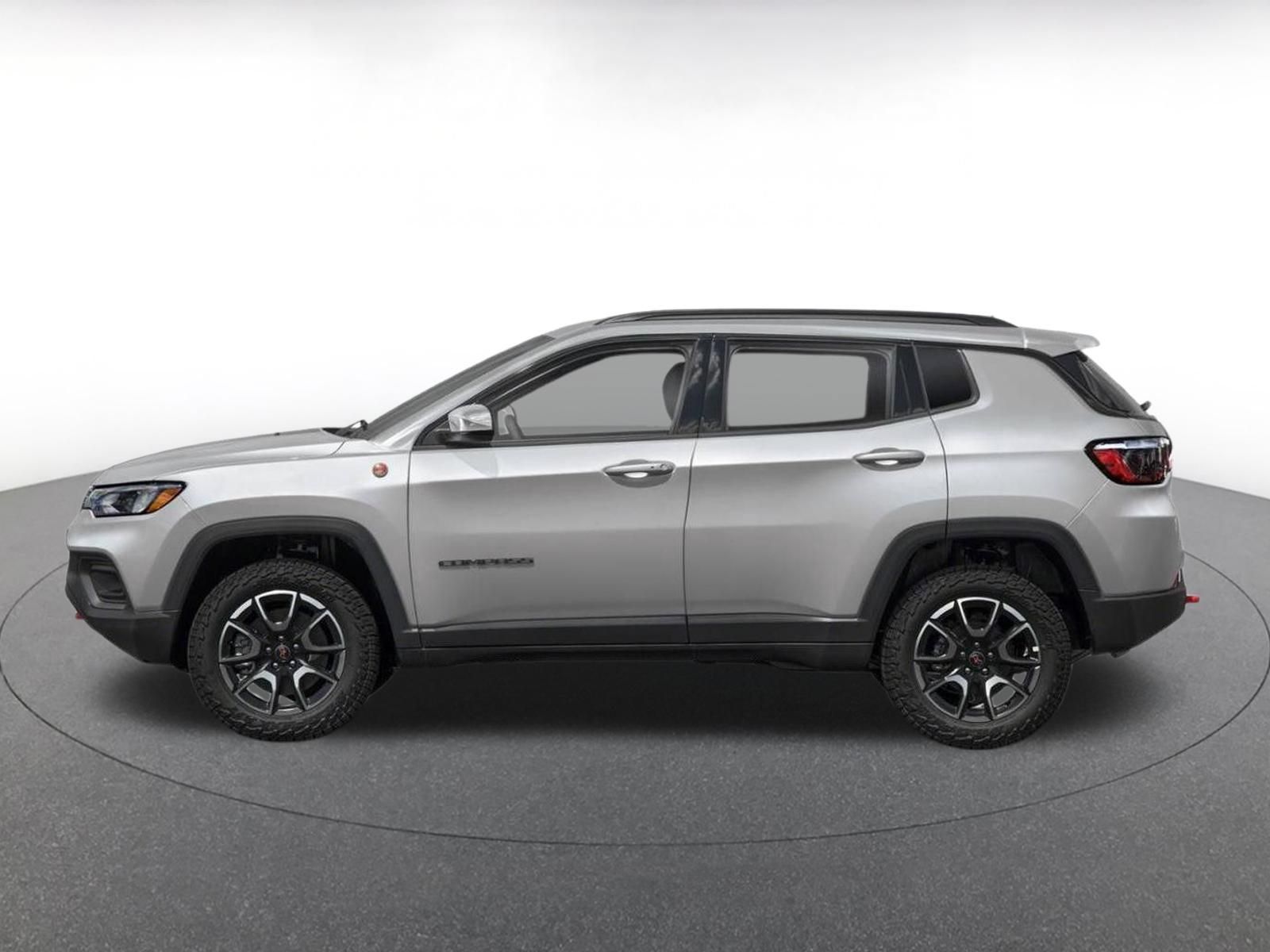 Used 2025 Jeep Compass Trailhawk AWD/4WD image 3