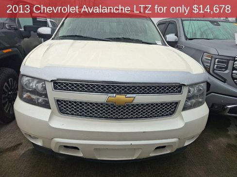 Used 2013 Chevrolet Avalanche LTZ image 3