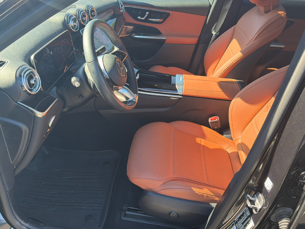 Used 2026 Mercedes-Benz GLC 300 image 4