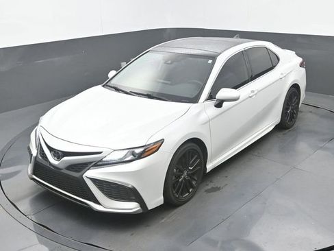 Used 2021 Toyota Camry XSE FWD image 16