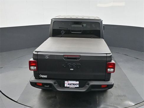 New 2025 Jeep Gladiator Sport image 29