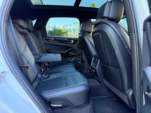 Used 2019 Porsche Cayenne AWD/4WD image 20