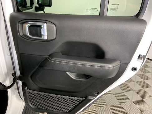 Used 2021 Jeep Wrangler Unlimited Sahara image 11