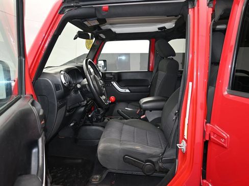 Used 2012 Jeep Wrangler Unlimited Rubicon w/ Connectivity Group AWD/4WD image 13
