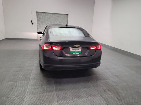 Used 2018 Chevrolet Malibu LT w/ Driver Confidence Package FWD image 6