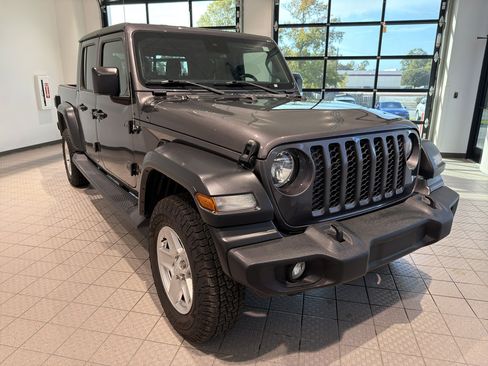 Used 2020 Jeep Gladiator Sport w/ Quick Order Package 24S image 7