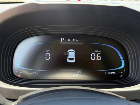 Used 2025 Hyundai Venue SEL FWD image 15