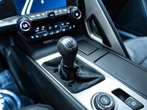 Used 2015 Chevrolet Corvette Z06 w/ 3LZ Preferred Equipment Group RWD image 26