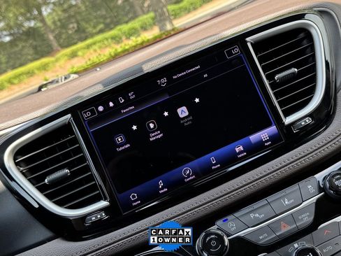 Used 2021 Chrysler Pacifica Touring image 17