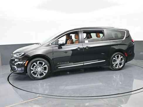 New 2026 Chrysler Pacifica Pinnacle image 2
