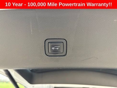 Used 2023 Chevrolet Traverse Premier AWD/4WD image 19