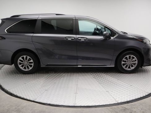 Certified 2025 Toyota Sienna XLE FWD image 7