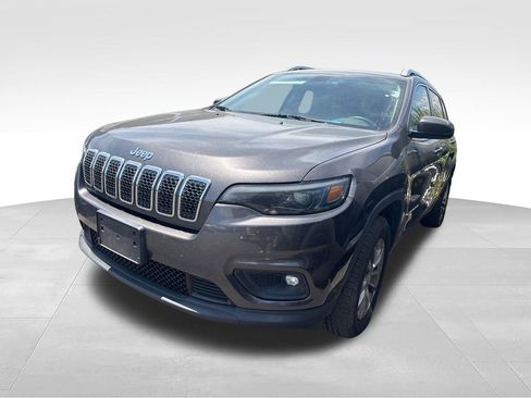 Used 2019 Jeep Cherokee Latitude Plus w/ Cold Weather Group AWD/4WD image 5