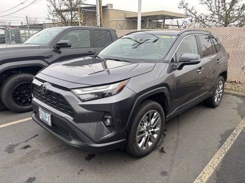 Used 2023 Toyota RAV4 XLE Premium image 4