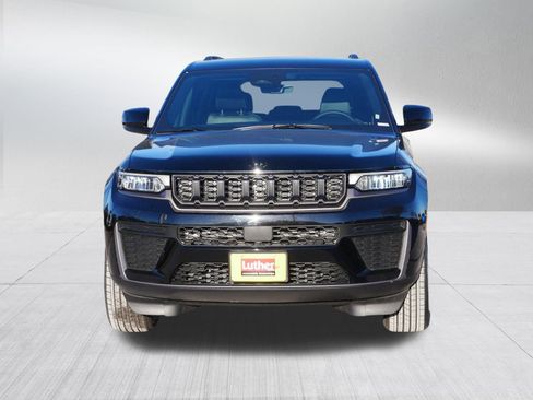 New 2026 Jeep Grand Cherokee Altitude image 2