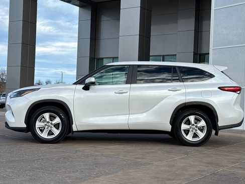 Certified 2023 Toyota Highlander LE image 8
