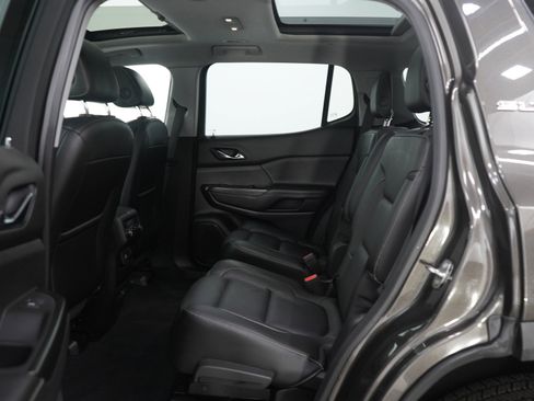 Used 2019 GMC Acadia SLT w/ LPO, Floor Liner Package image 20