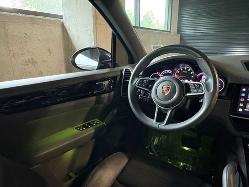 Used 2023 Porsche Cayenne AWD/4WD image 18