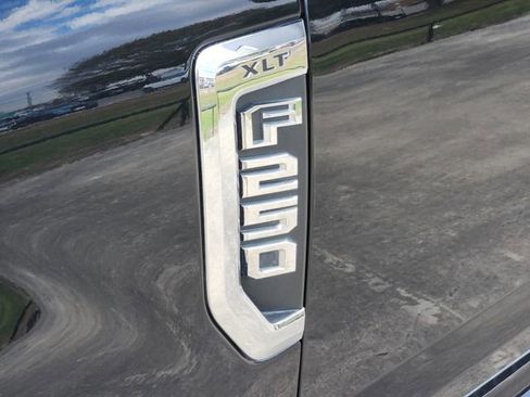 Used 2021 Ford F250 XLT w/ XLT Premium Package image 12