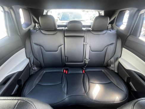 Used 2025 Jeep Compass Limited image 38