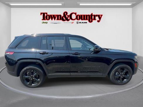 Certified 2023 Jeep Grand Cherokee Altitude AWD/4WD image 5