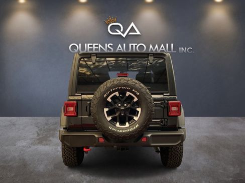 Used 2025 Jeep Wrangler Unlimited Rubicon AWD/4WD image 5