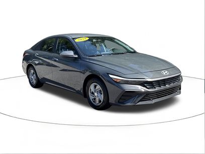 Used 2024 Hyundai Elantra SE