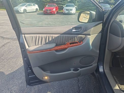 Used 2010 Toyota Sienna AWD image 8