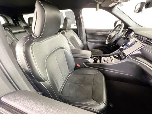 Used 2022 Jeep Grand Cherokee L Laredo image 24