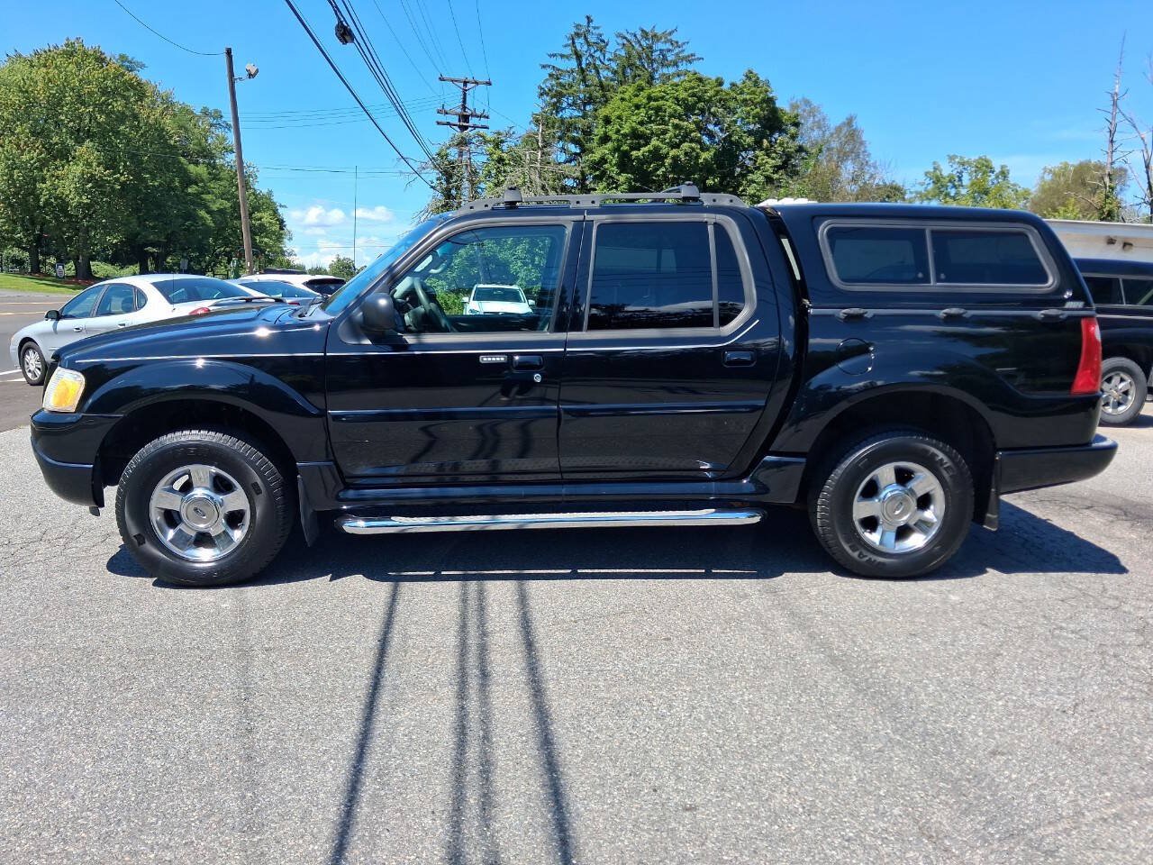 Used 2005 Ford Explorer Sport Trac 4x4 image 2