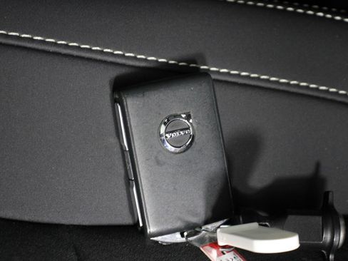 Certified 2023 Volvo XC40 Recharge Ultimate w/ Protection Package Premier AWD/4WD image 31