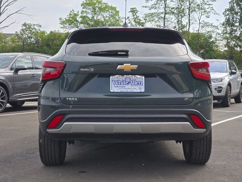 Used 2025 Chevrolet Trax LT FWD image 17