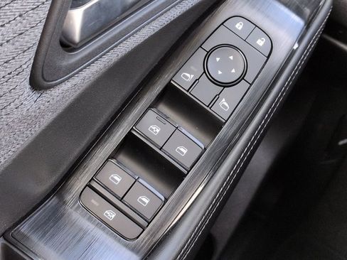 Used 2023 Nissan Rogue SV image 23