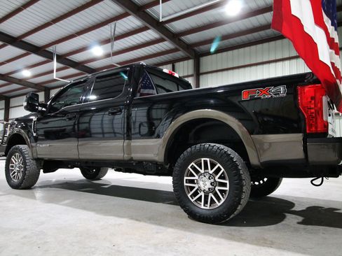 Used 2017 Ford F250 King Ranch w/ FX4 Off-Road Package AWD/4WD image 8