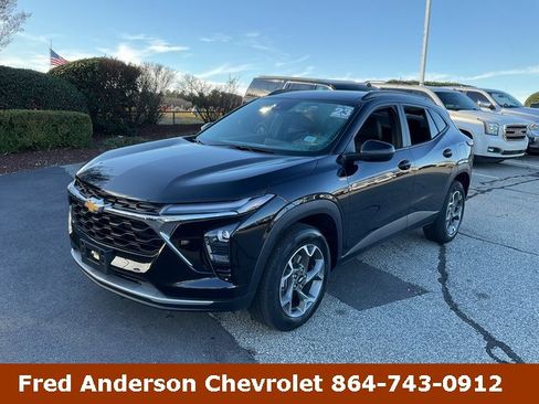 Used 2024 Chevrolet Trax LT w/ Driver Confidence Package image 1