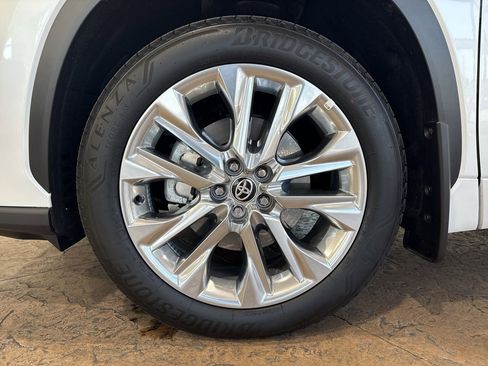Certified 2026 Toyota Highlander Limited AWD/4WD image 10