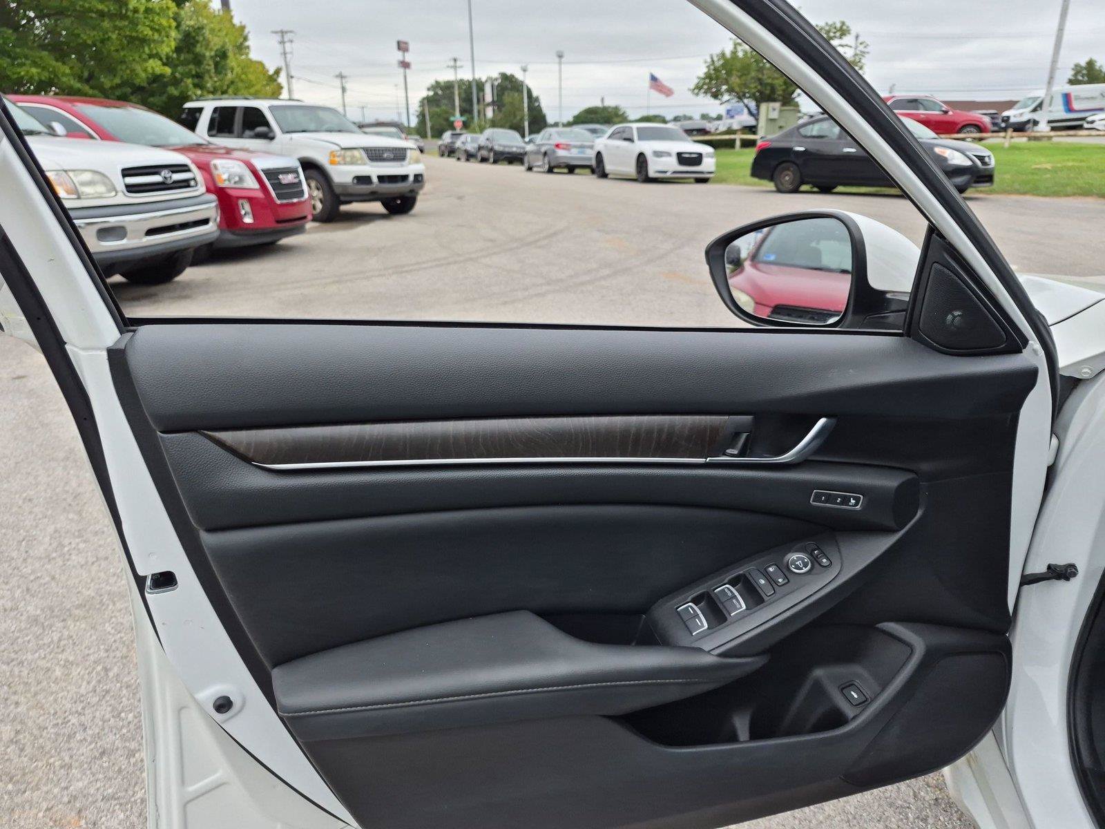 Used 2021 Honda Accord Touring image 14