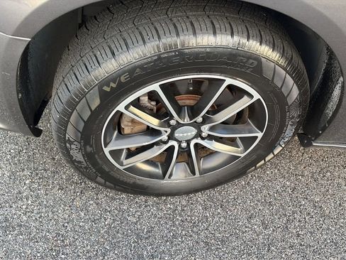 Used 2017 Dodge Grand Caravan GT image 28