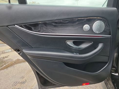 Used 2018 Mercedes-Benz E 400 4MATIC Sedan image 7