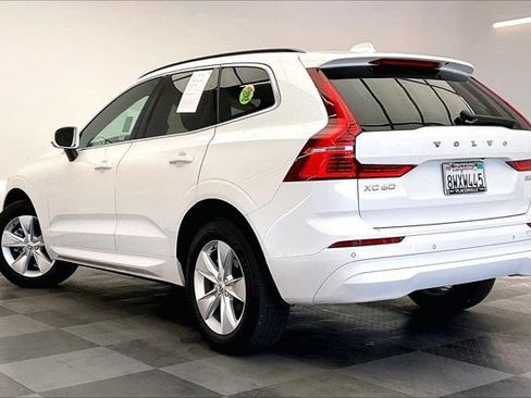 Used 2022 Volvo XC60 B5 Momentum AWD/4WD image 10