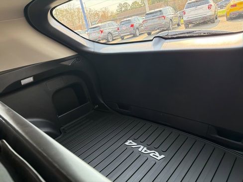Used 2022 Toyota RAV4 LE image 31