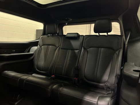 Used 2025 Jeep Wagoneer Series III w/ Premium Group I AWD/4WD image 9