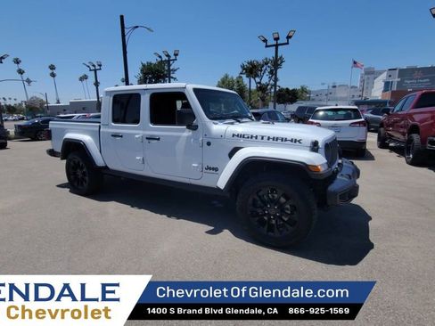 Used 2025 Jeep Gladiator Sport AWD/4WD image 2