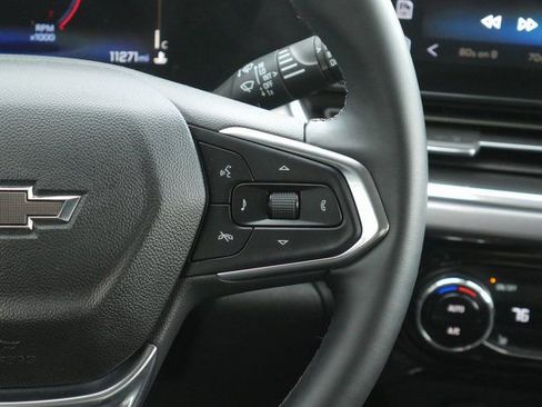 Used 2025 Chevrolet Trax ACTIV w/ Sunroof Package image 19