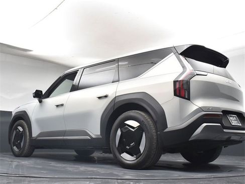 Certified 2026 Kia EV9 Light image 37