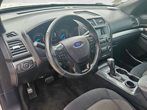 Used 2018 Ford Explorer XLT FWD image 10